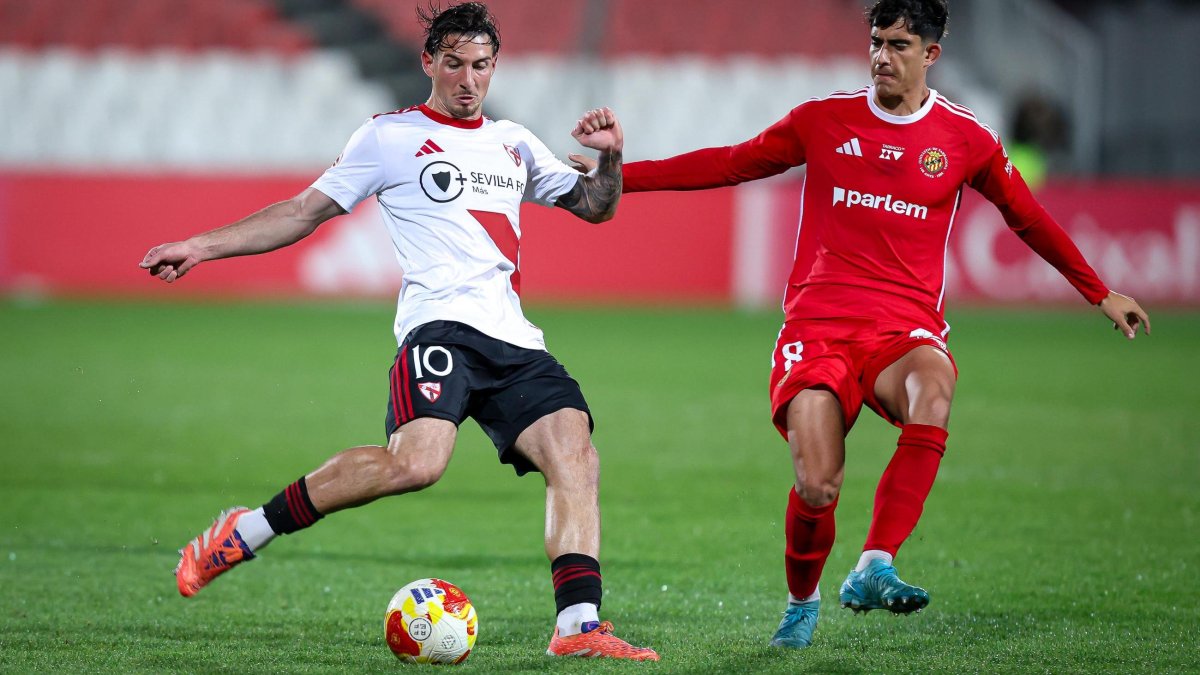 Marc Montalvo pressionant una pilota.