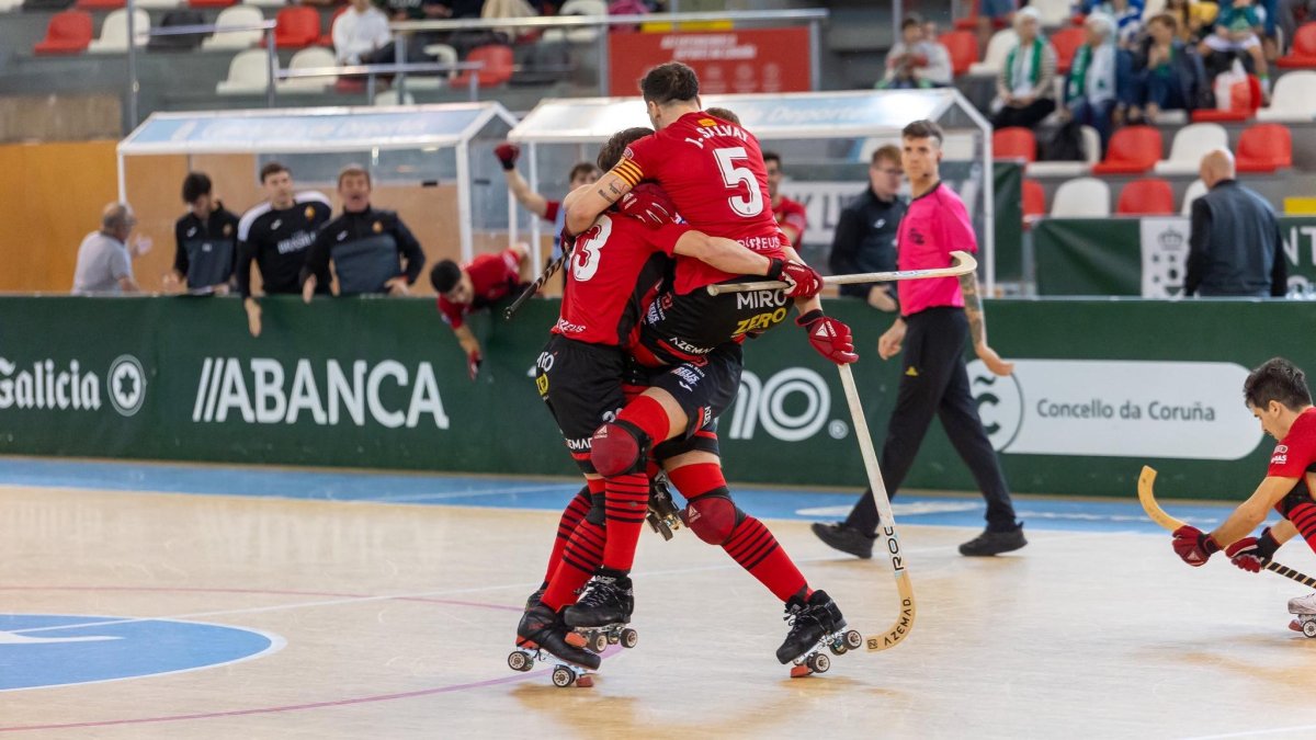 Los jugadores del Reus Deportiu celebrando un gol.