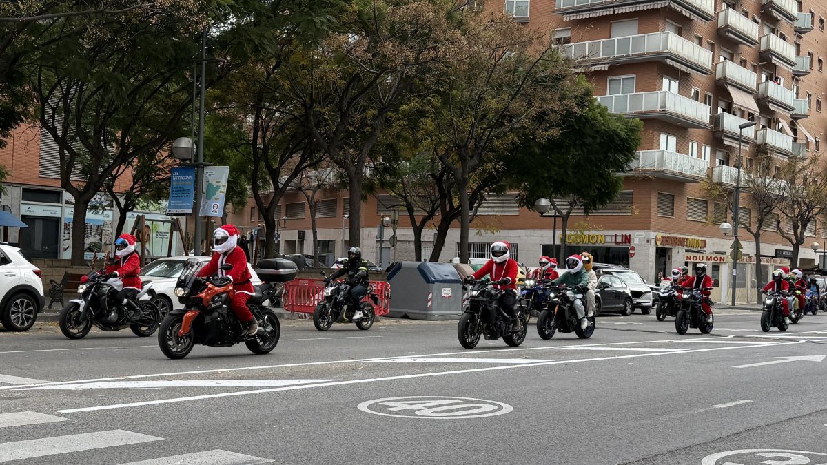 Imatge de la 'Papanoelada Motera' de Tarragona d'aquest 2025