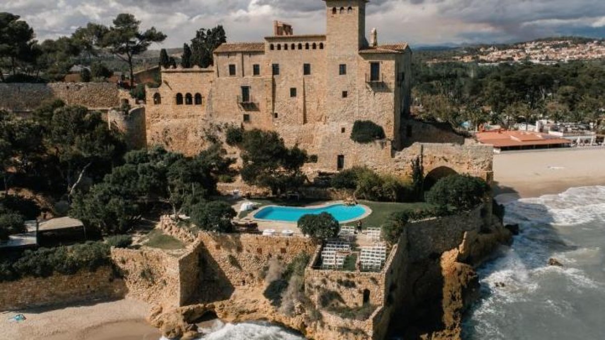 Entre las parejas de celebridades que han celebrado su enlace figuran grandes nombres como Andrés Iniesta y Anna Ortiz (2012)