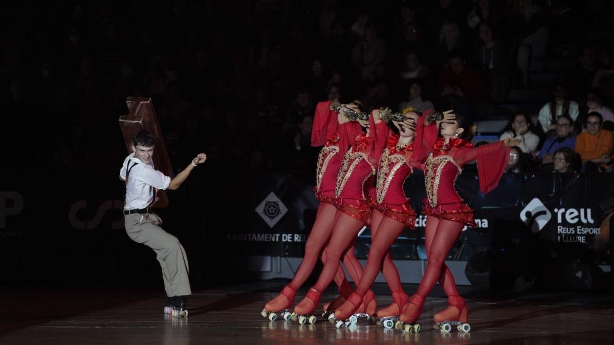 Fotografia de l'espectacle 'Trencadís: De la Natura a la Llum', celebrat en el marc de l'Any Gaudí al Pavelló Olímpic.