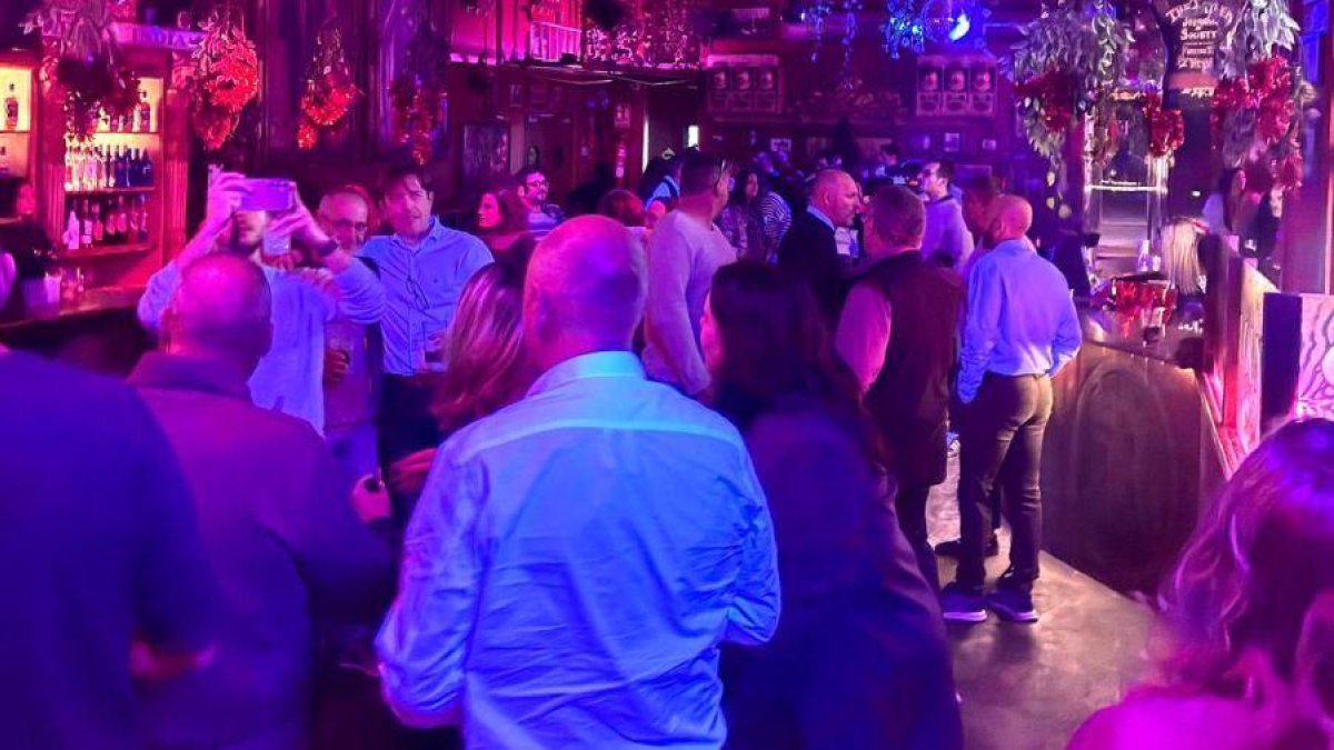 Fotografia de l'acte de presentació de la nova associació Reus Tot Vinil a La Fàbrica de Reus.