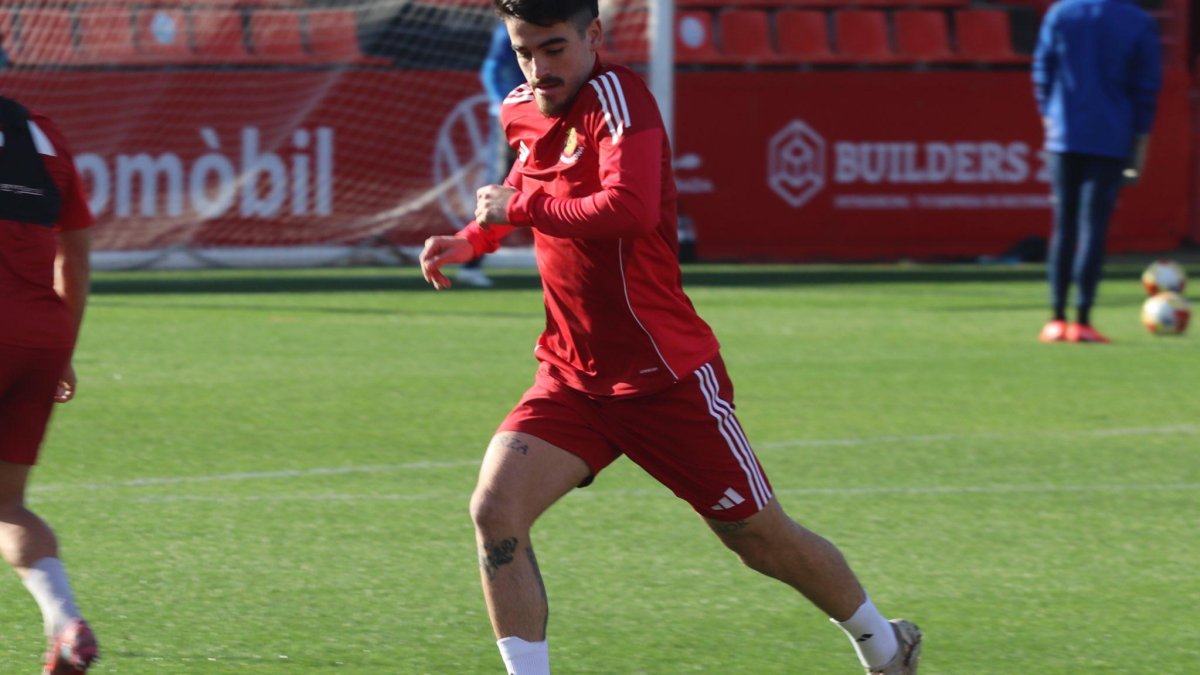 Aitor Gelardo durant l'entrenament d'avui del Nàstic.