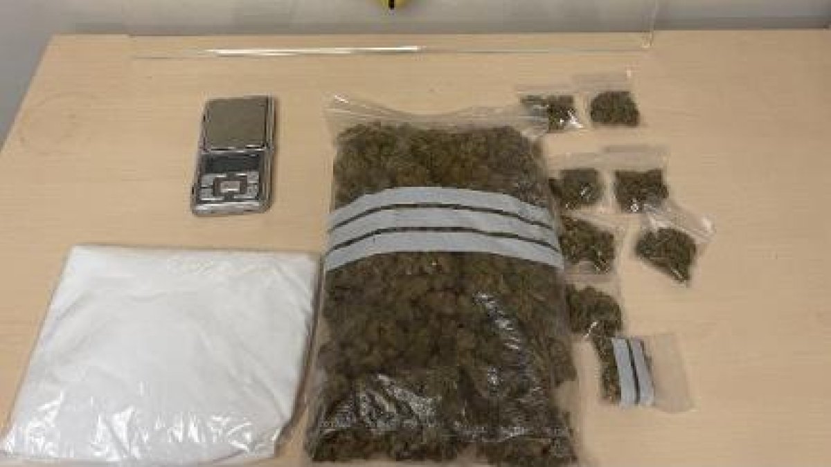 L'actuació policial va permetre localitzar substàncies amagades en diversos trasters.