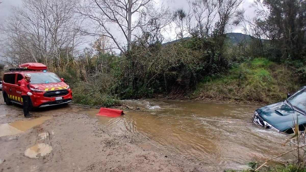 Imatge del vehicle bloquejar a la riera de l'Alforja
