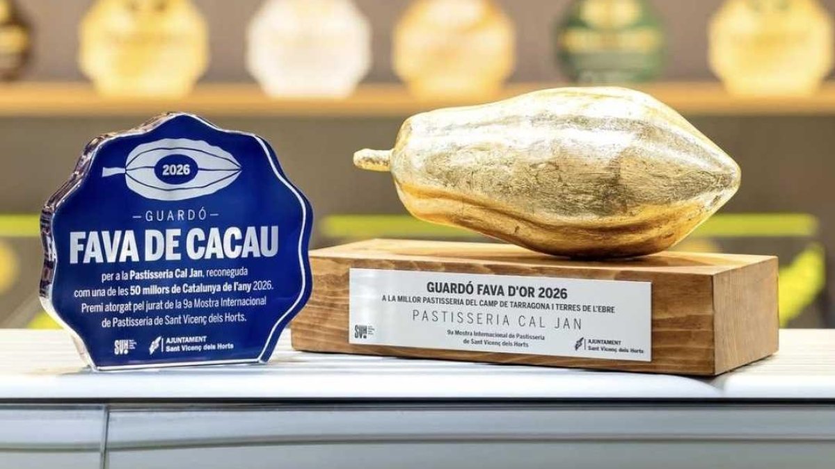 Imatge de les distincions que ha rebut la pastisseria Cal Jan de Torredembarra.