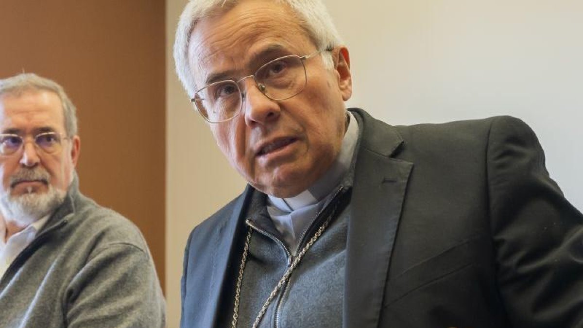 L’arquebisbe Joan Planellas durant la trobada amb periodistes.