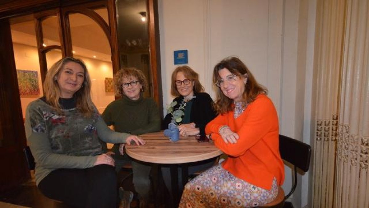 Las artistas Fina Veciana, Carme Andrade, Antònia Farré y Mar Martori.