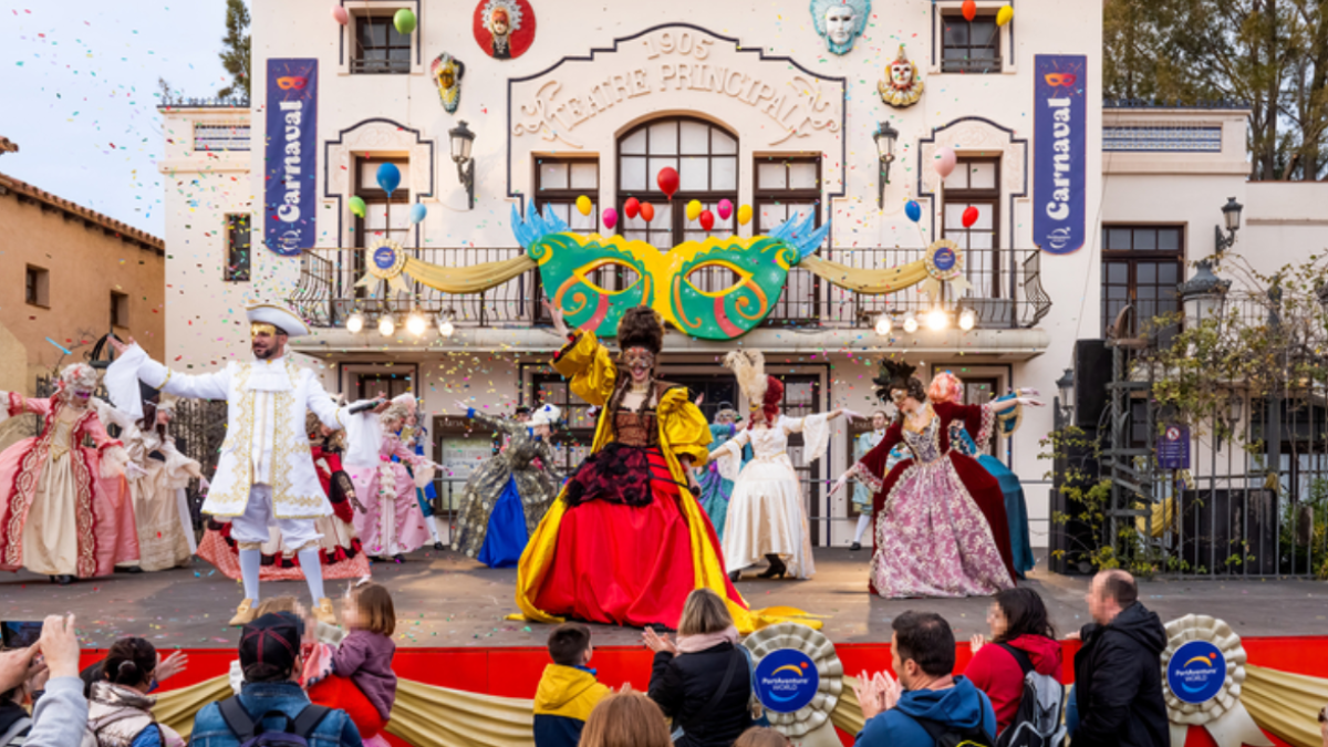 Espectacle final de la Desfilada de Carnaval a PortAventura World.