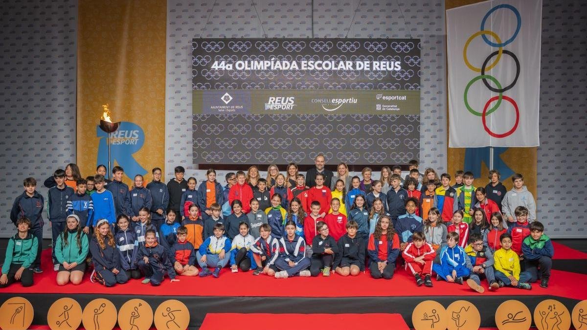 La ceremonia inaugural dio ayer martes por la noche el pistoletazo de salida a semanas de deporte escolar con alumnos del Camp de Tarragona y las Terres de l'Ebre.