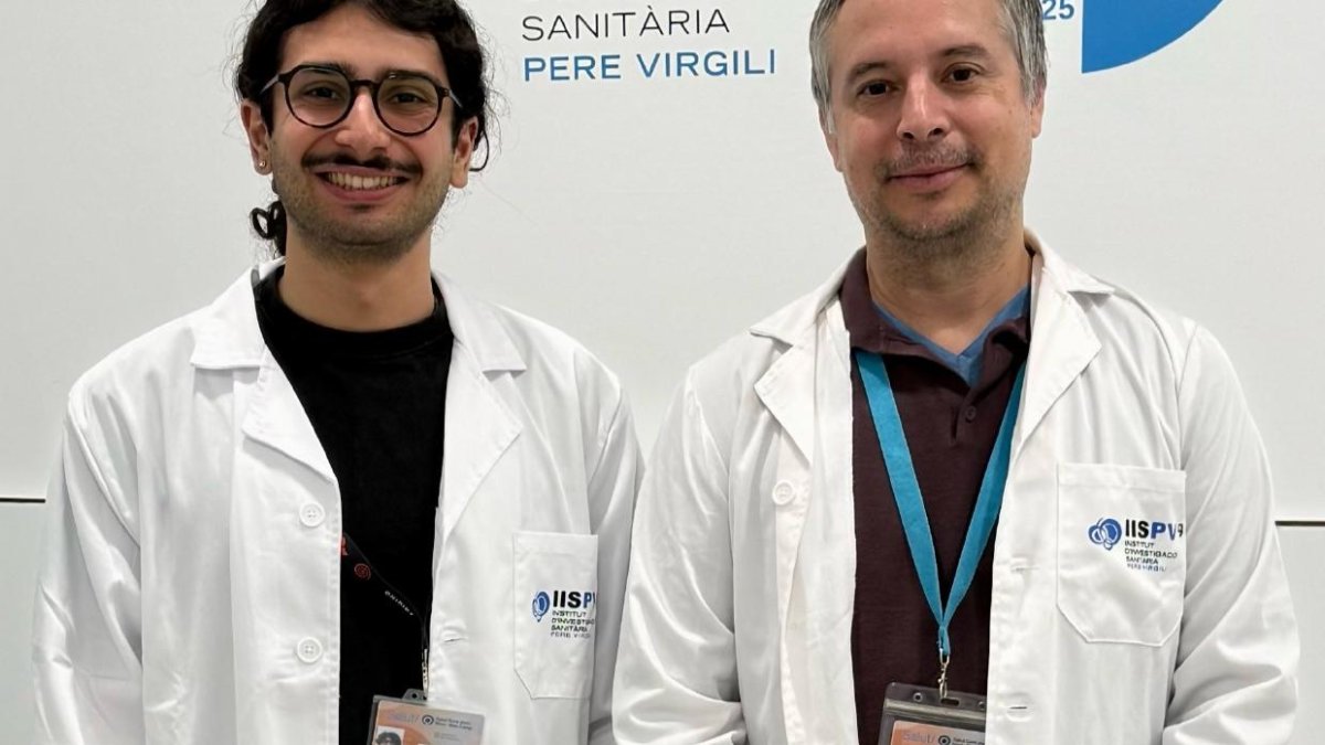 Els investigadors Alexios Manidis i Jordi Julvez, del grup de recerca de Neurociència Clínica i Epidemiològica (NeuroÈpia) de l’IRB CatSud.