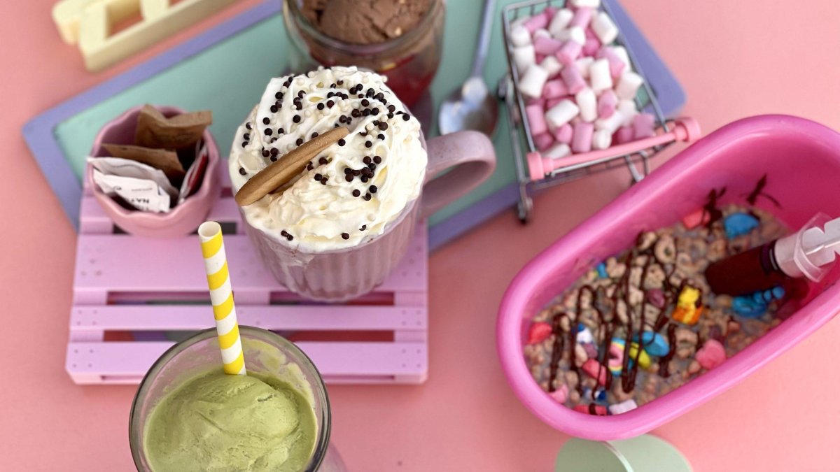 El Rinconcito es famoso por sus postres espectaculares y batidos virales.