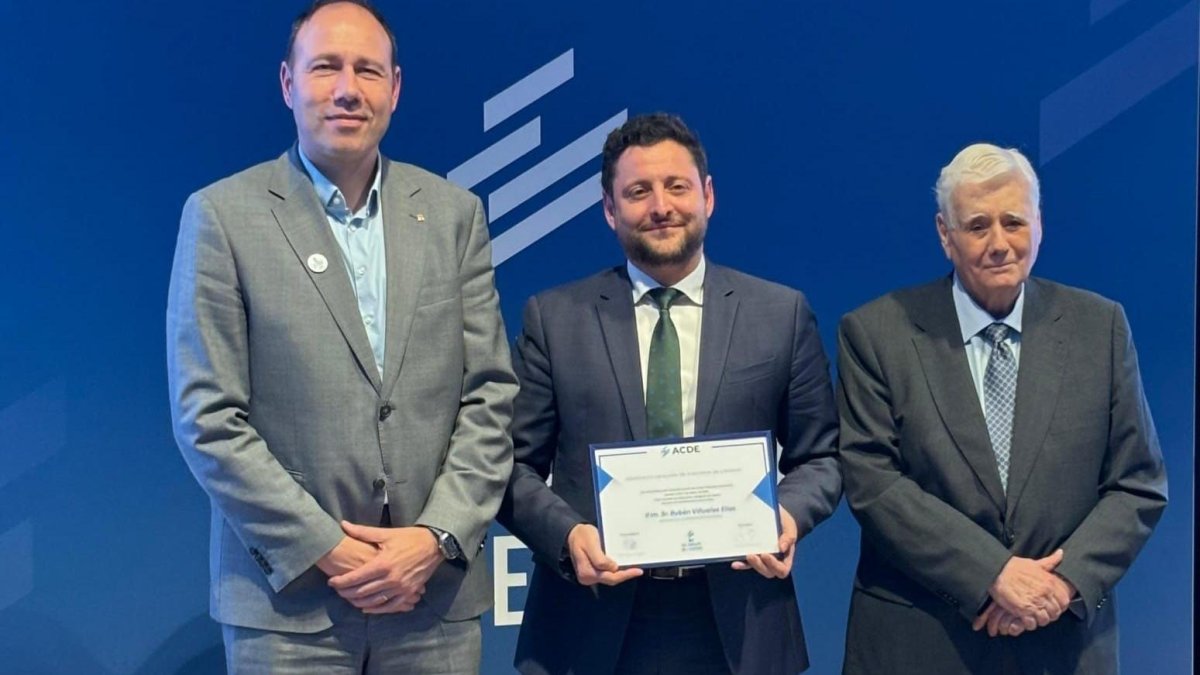 D'esquerra a dreta: el conseller d'Esports de la Generalitat, Berni Álvarez; l'alcalde de Tarragona, Rubén Viñuales; i l'exsecretari general de l'Esport de la Generalitat, Pere Sust.