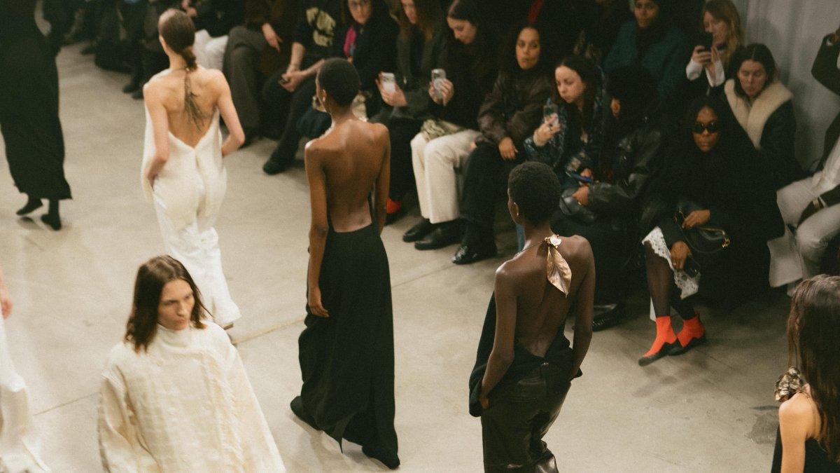 Les joies d’ANH Studio van deixar de ser simples complements i van passar a integrar-se estructuralment als vestits.