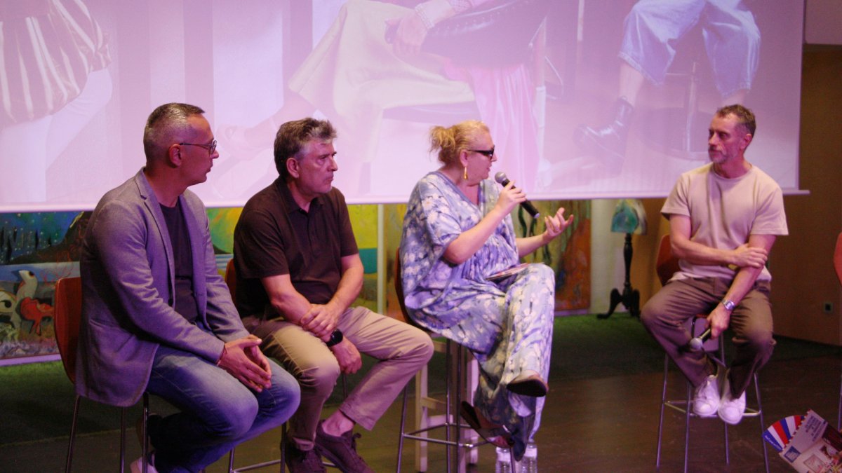 El FITT Noves Dramatúrgies arranca con el espectáculo itinerante 'Dones de llum' y la función inaugural 'Bomba va'