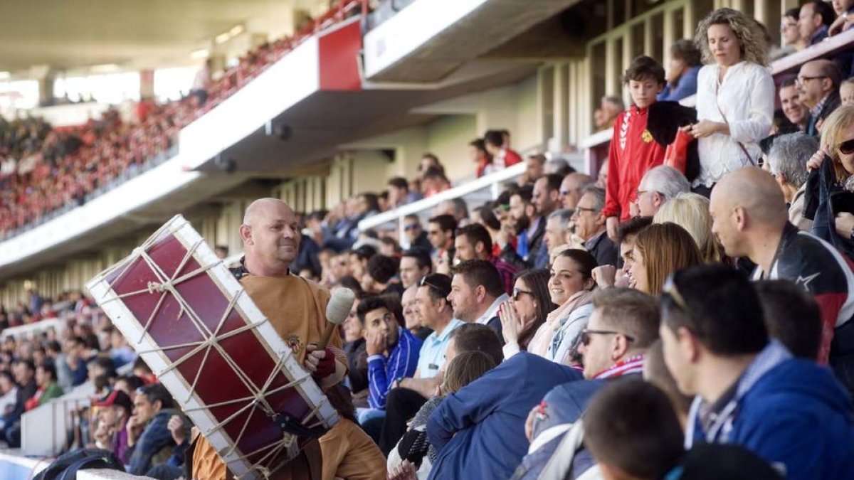 L'afició del Nàstic demostra la passió pel seu equip.