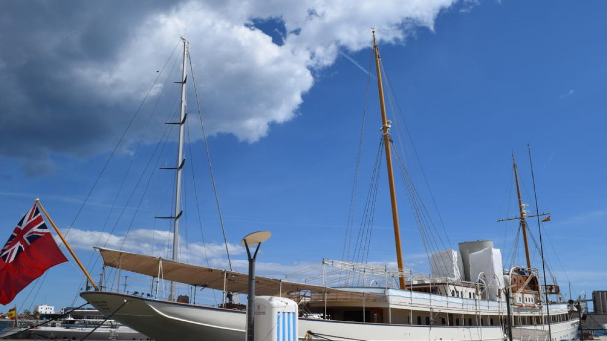 El iot que va fer trontollar la monarquia britànica