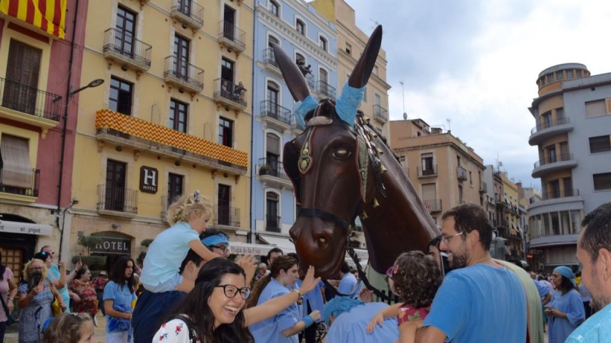 Tornada d'Ofici i tanda de lluïment del Seguici Popular