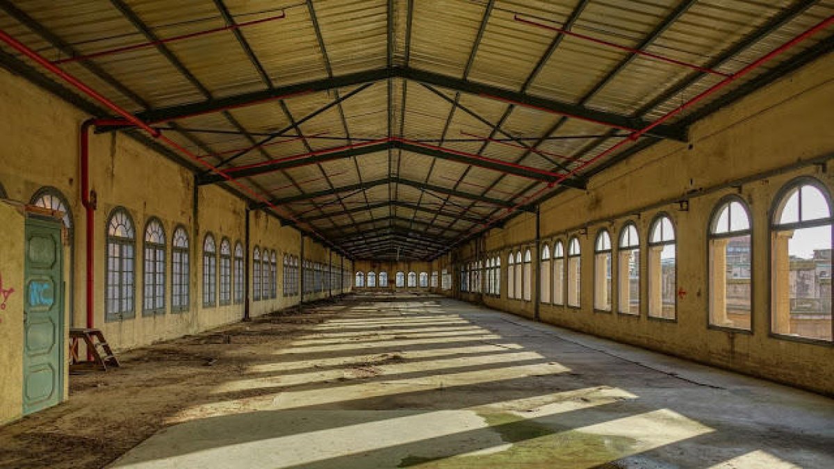 L'interior de la Tabacalera