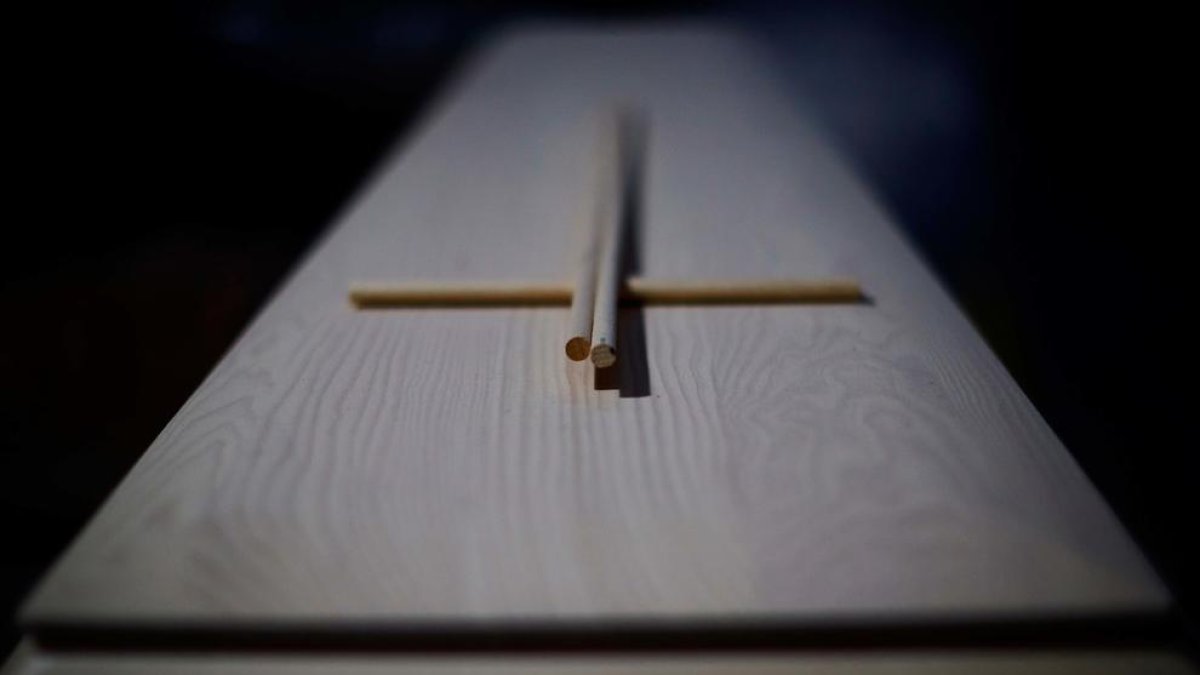 La fàbrica de taüts de Montjuïc multiplica per quatre la seva producció