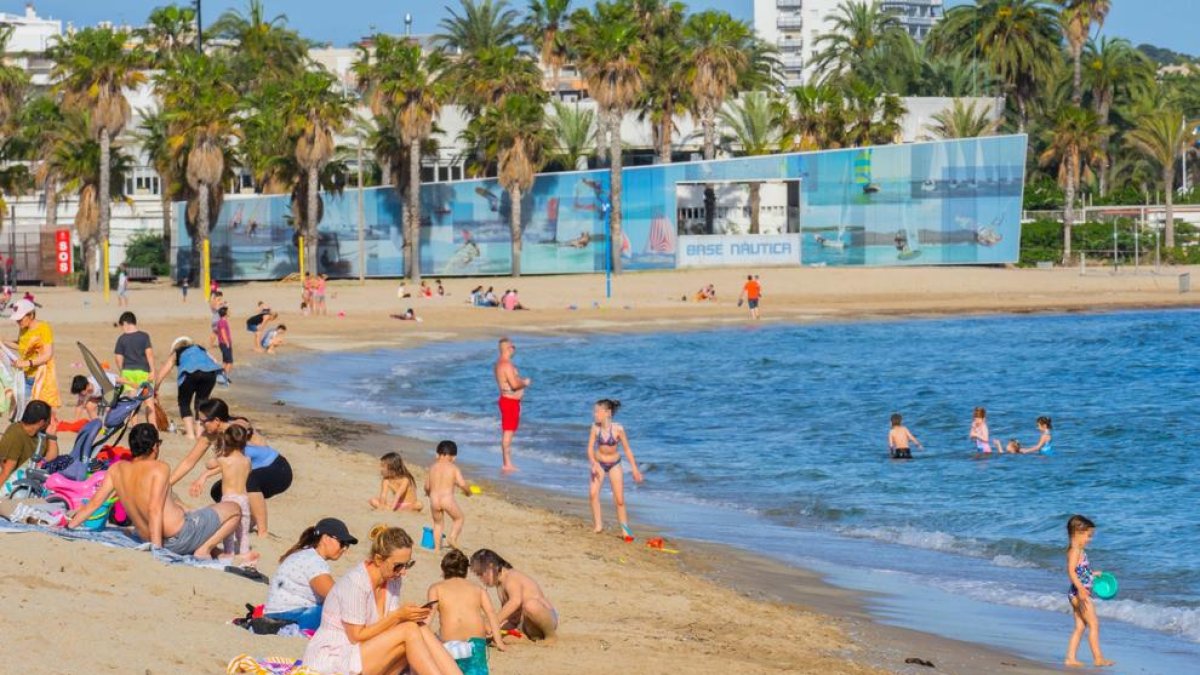 La platja de Salou plena de gent