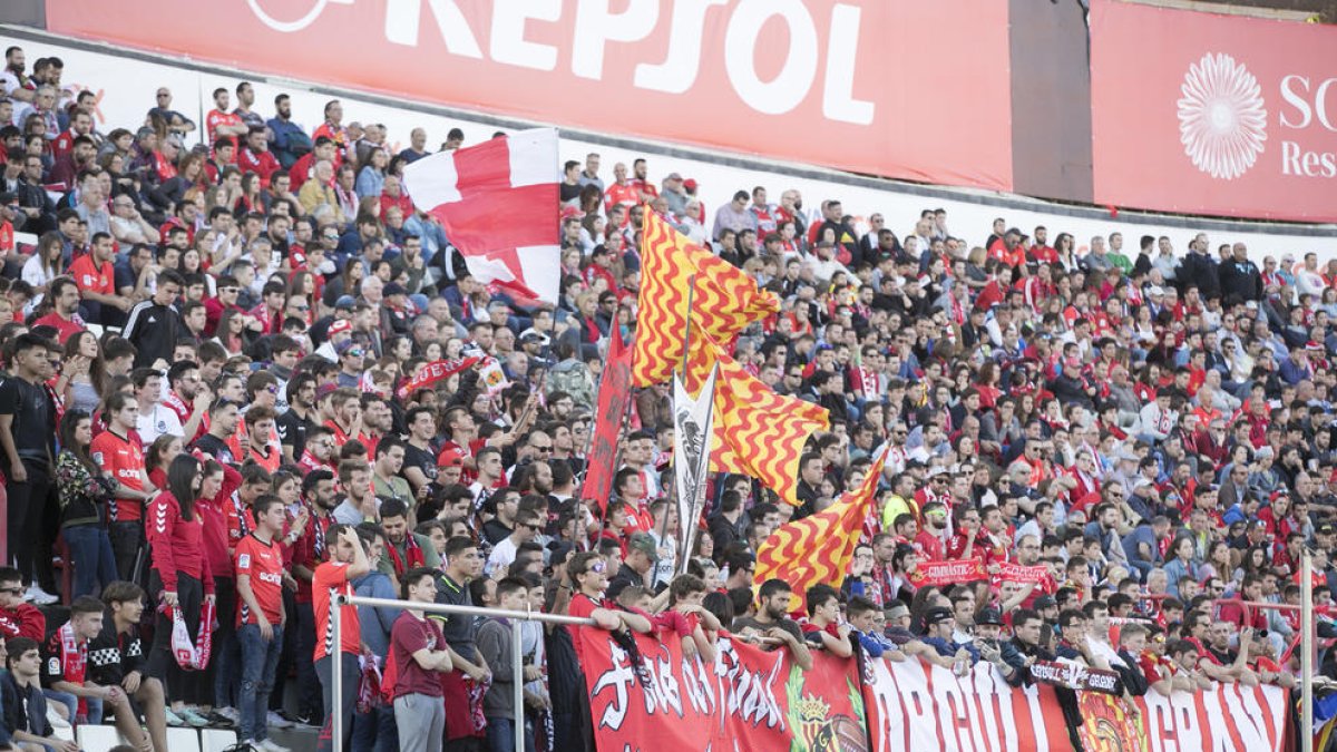 L'ambient al Nou Estadi (2)