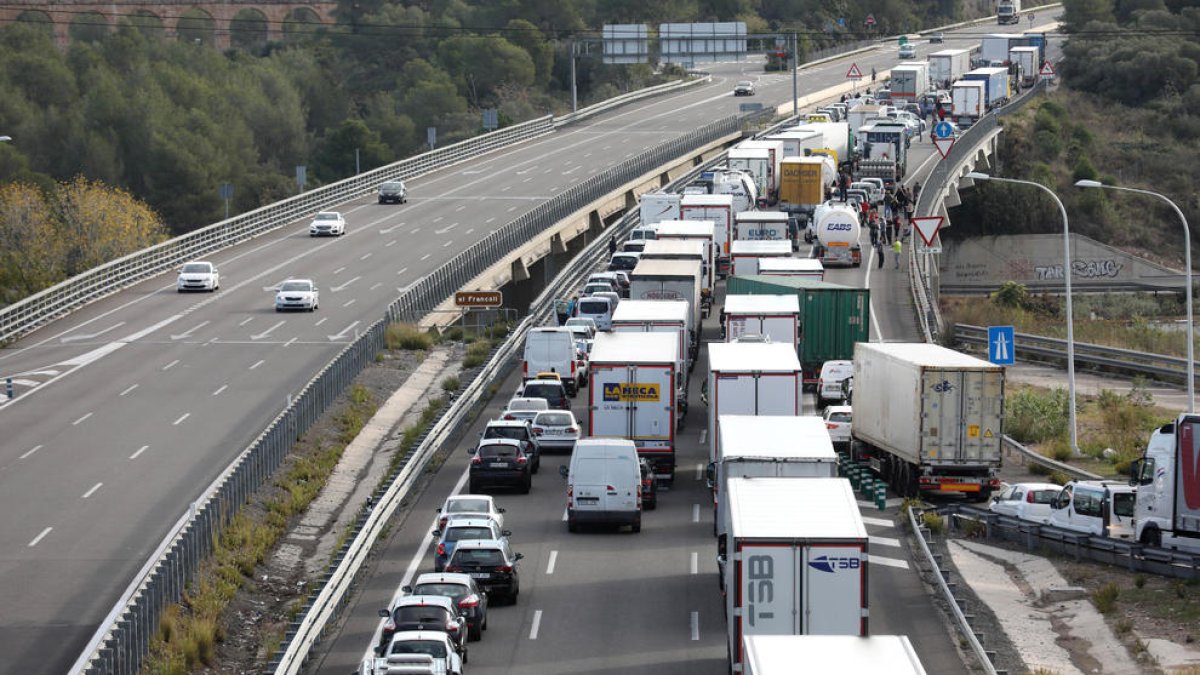 Talls a vies tarragonines i a la R16 de Rodalies per manifestacions
