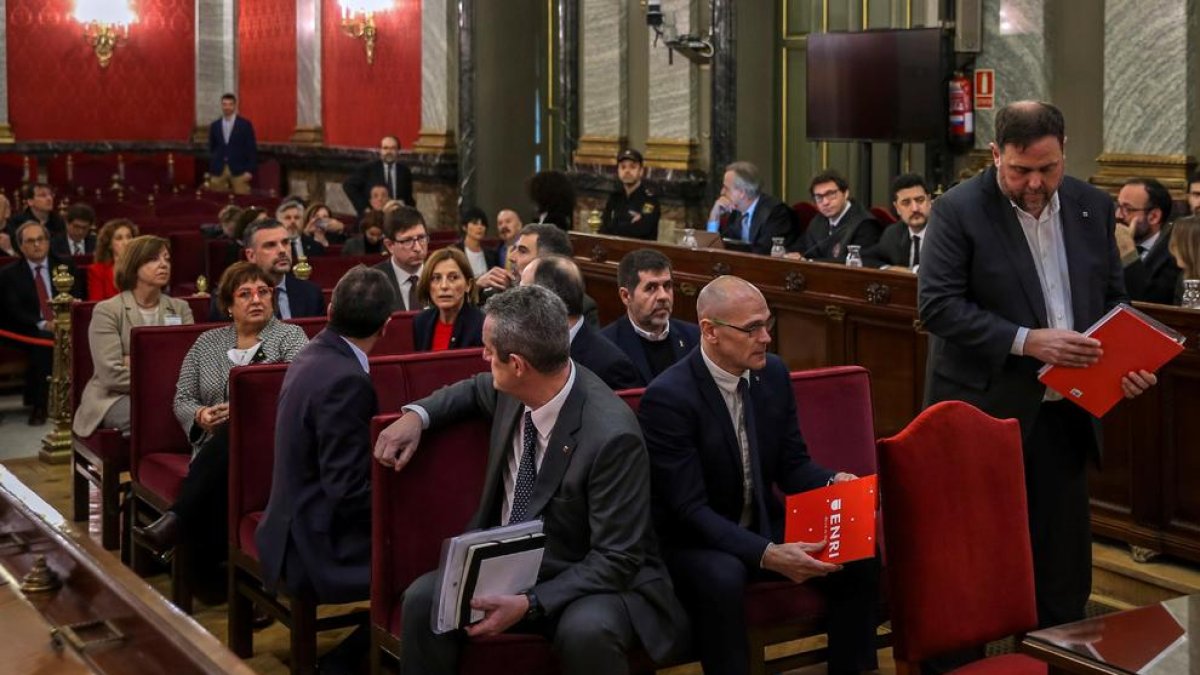 Els dotze polítics independentistes acusats en l'inici del judici del procés