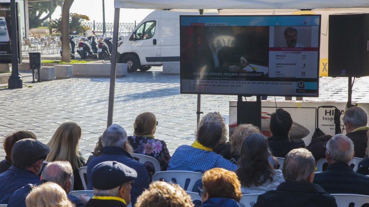 Òmnium instalará una pantalla gigante en la Rambla Nova para ver la declaración de los presos