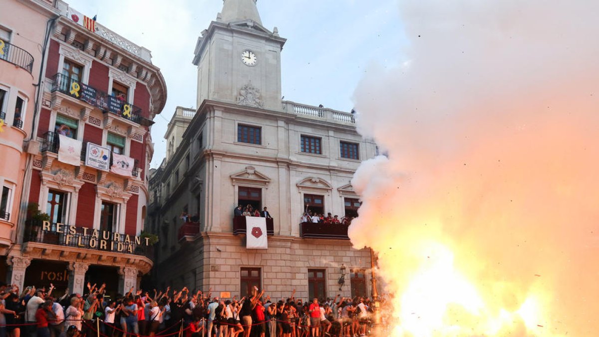 Encendida y primera Tronada Sant Pere