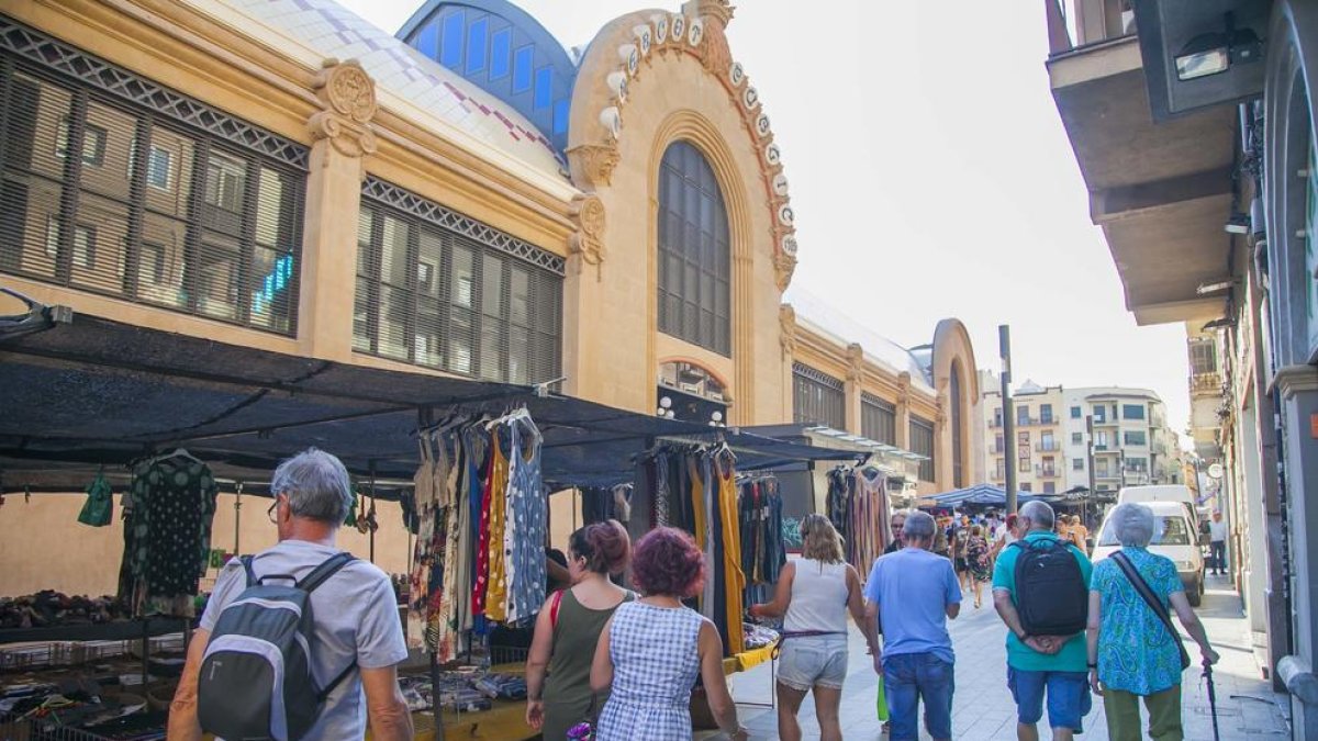 El retorno del mercadet a Corsini es bien recibido por los clientes de toda la vida
