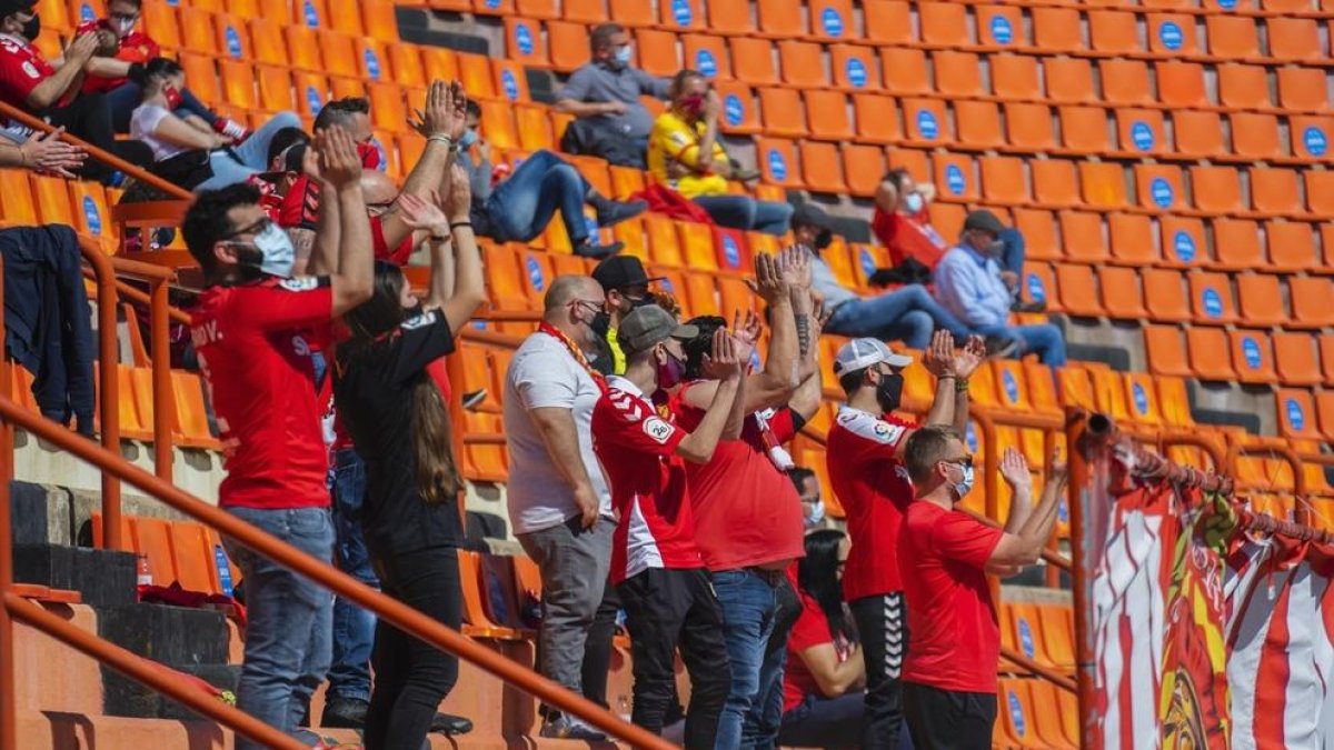 L'afició durant el Nàstic-Espanyol B (2)