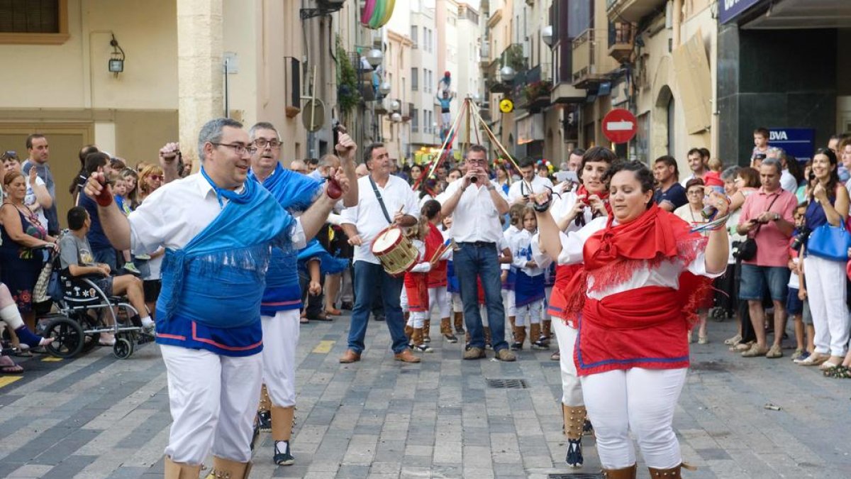 Vila-seca desplega tradició amb la cercavila del Seguici