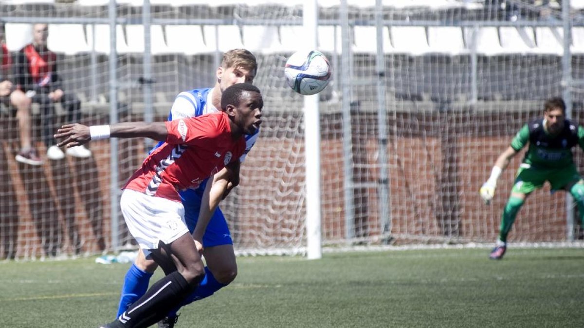 La Pobla ho fa tot per guanyar, però acaba empatant (0-0)