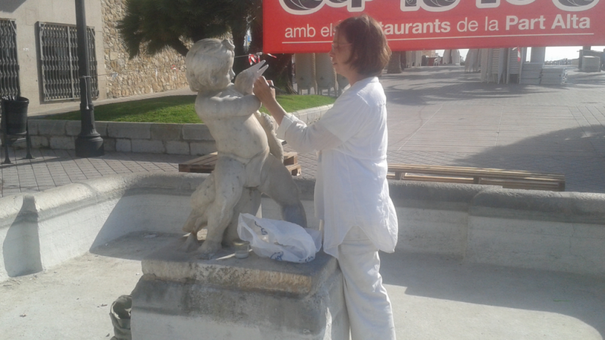El bec de l'oca de l'estàtua del Passeig de les Palmeres, restaurat