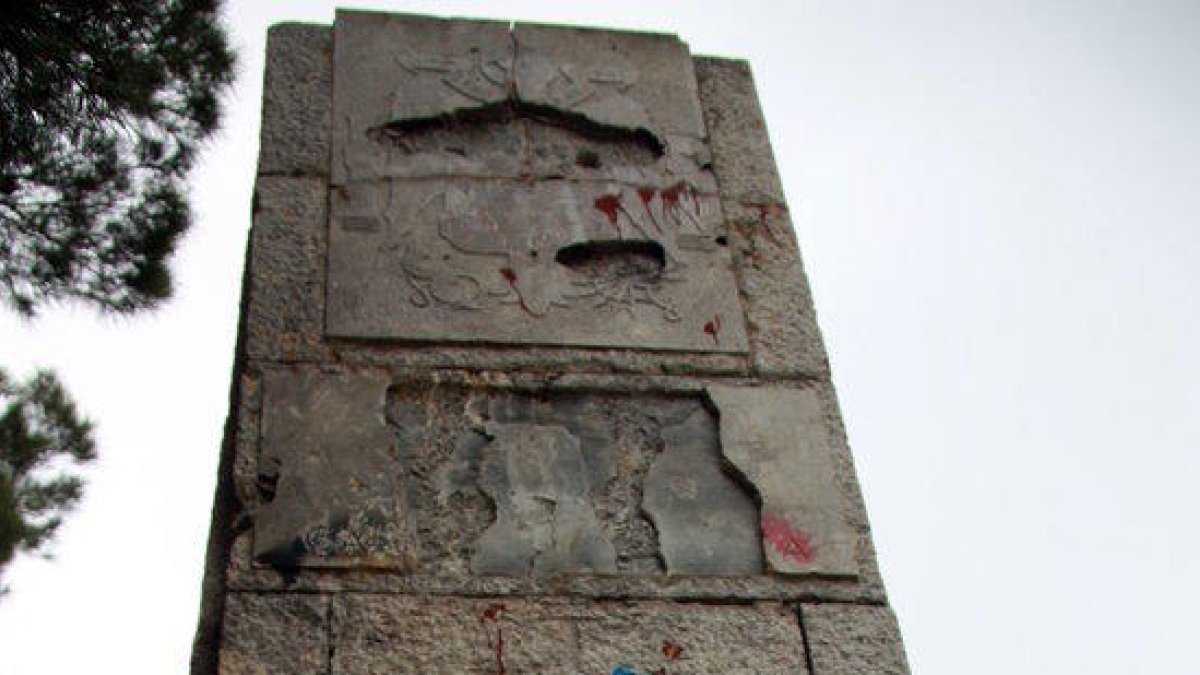 La Diputació de Tarragona revoca els títols honorífics a Franco i tramita la retirada del monument del Coll del Moro