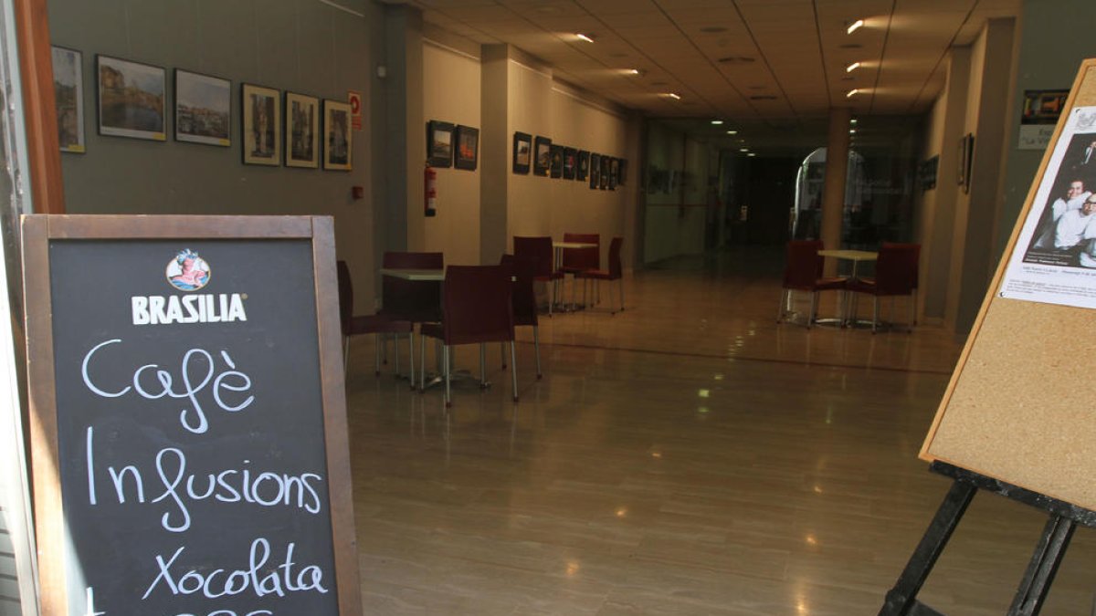 Santa Llúcia destina el lloguer del bar al compte de la hipoteca de la sala