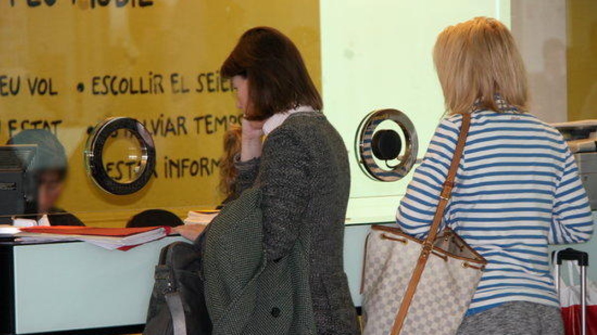 El Ministeri de Foment obre expedient a Vueling i li demana