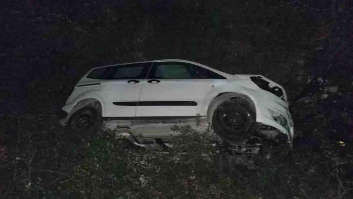 Un veí del Vendrell condueix borratxo per les costes del Garraf i acaba caient d'un pont