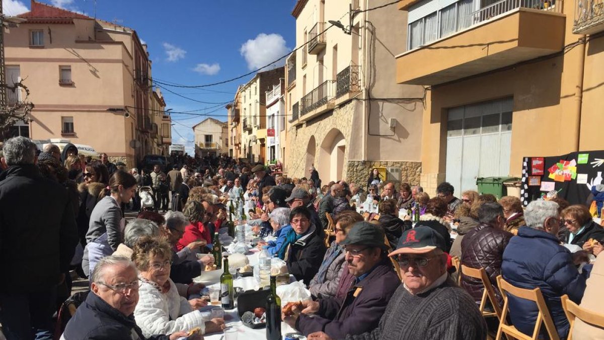 La Palma d'Ebre sirve más de un millar de clotxes en la fiesta comarcal
