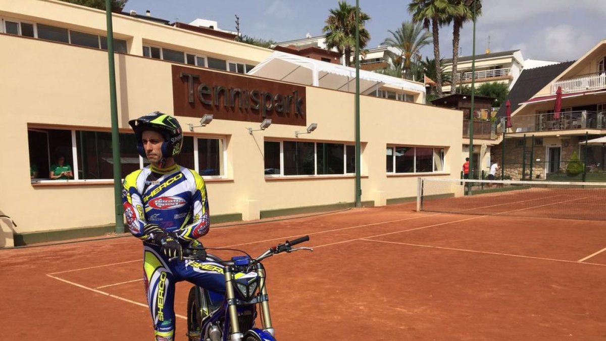 El campió del món de trial, Albert Cabestany, a l'stage del TennisPark