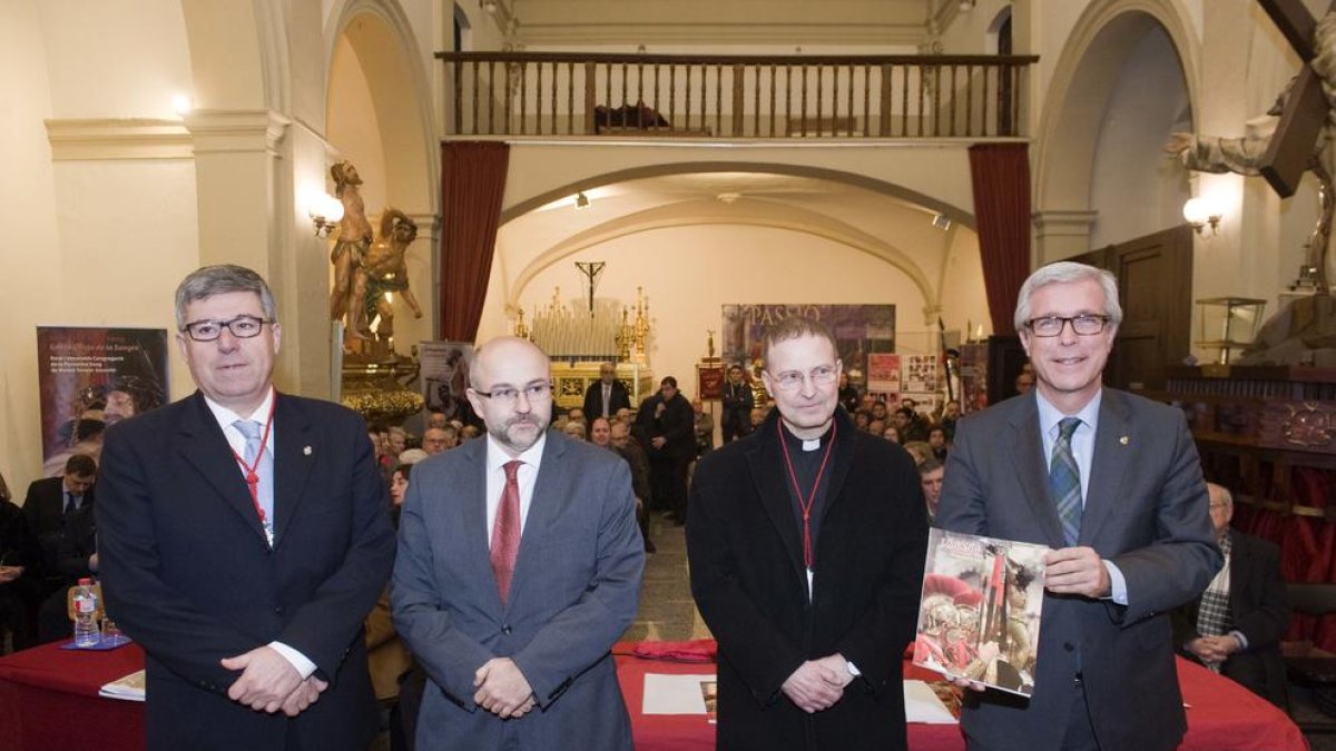 La Sang presenta l'opuscle amb la mirada posada en els joves i nous congregants