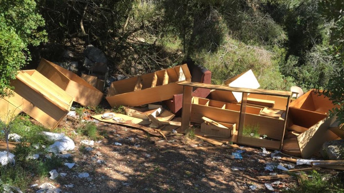 L'Ajuntament identifica la persona que va llançar deixalles al Francolí