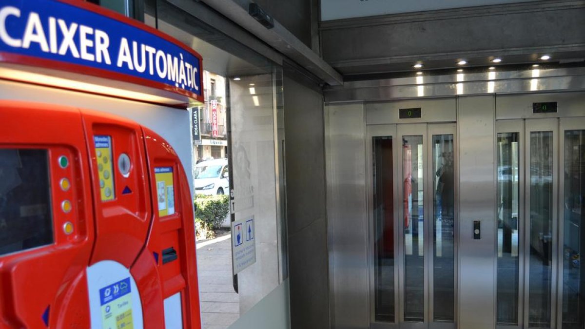 El acceso Llovera del parking de la Llibertat se reabre después de las obras de mejora