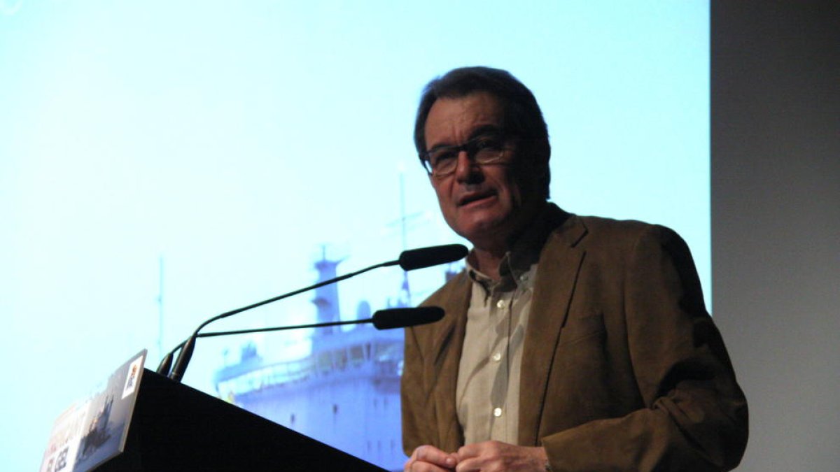 Mas: «Si el PSOE acceptés obrir la porta del referèndum nosaltres votaríem a favor de la seva investidura»