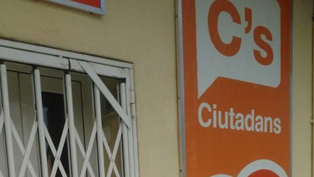 Atacan con pintura la sede de Ciudadanos en Calafell