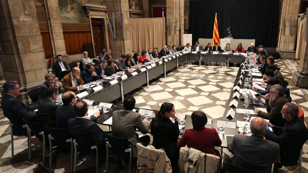 El Govern elaborarà una nova llei d'emergència social per esquivar l'anul·lació del Constitucional