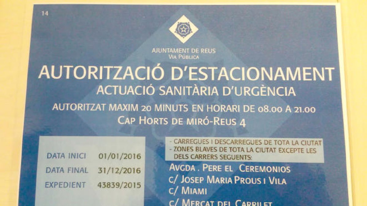 Els sindicats de sanitat reclamen targetes d'estacionament per les emergències