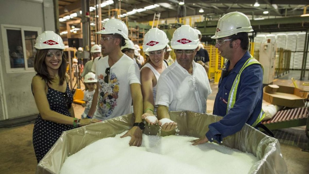 Els treballadors de Dow obren les portes de l'empresa als seus familiars
