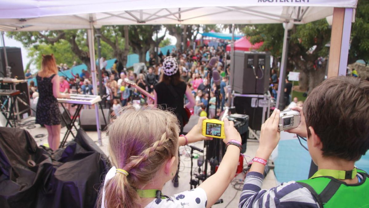 El festival Minipop va plantar cara a la pluja d'ahir dissabte